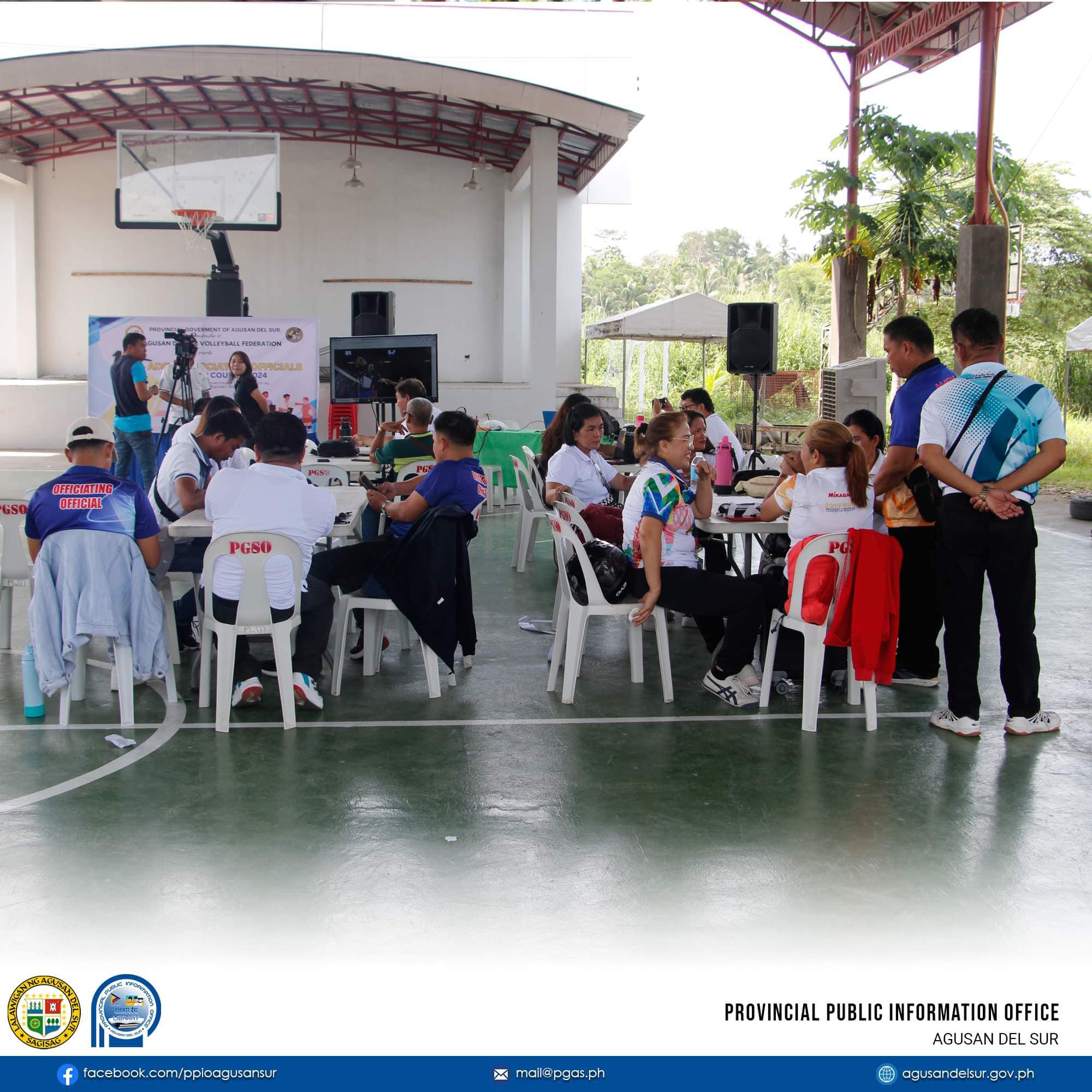 Mga Agsurnon volleyball referees, coaches gibansay